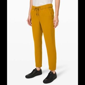 Lululemon On The Fly 7/8 Pants Woven Fools Gold 6
